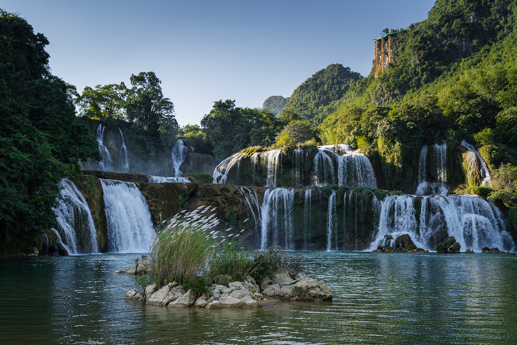 visiting-ban-gioc-waterfall-from-hanoi